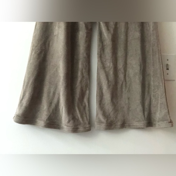Beyond Yoga Tropez Pull On Pant in Khaki Brown Size Medium Towel Terry Lounge - Picture 9 of 16
